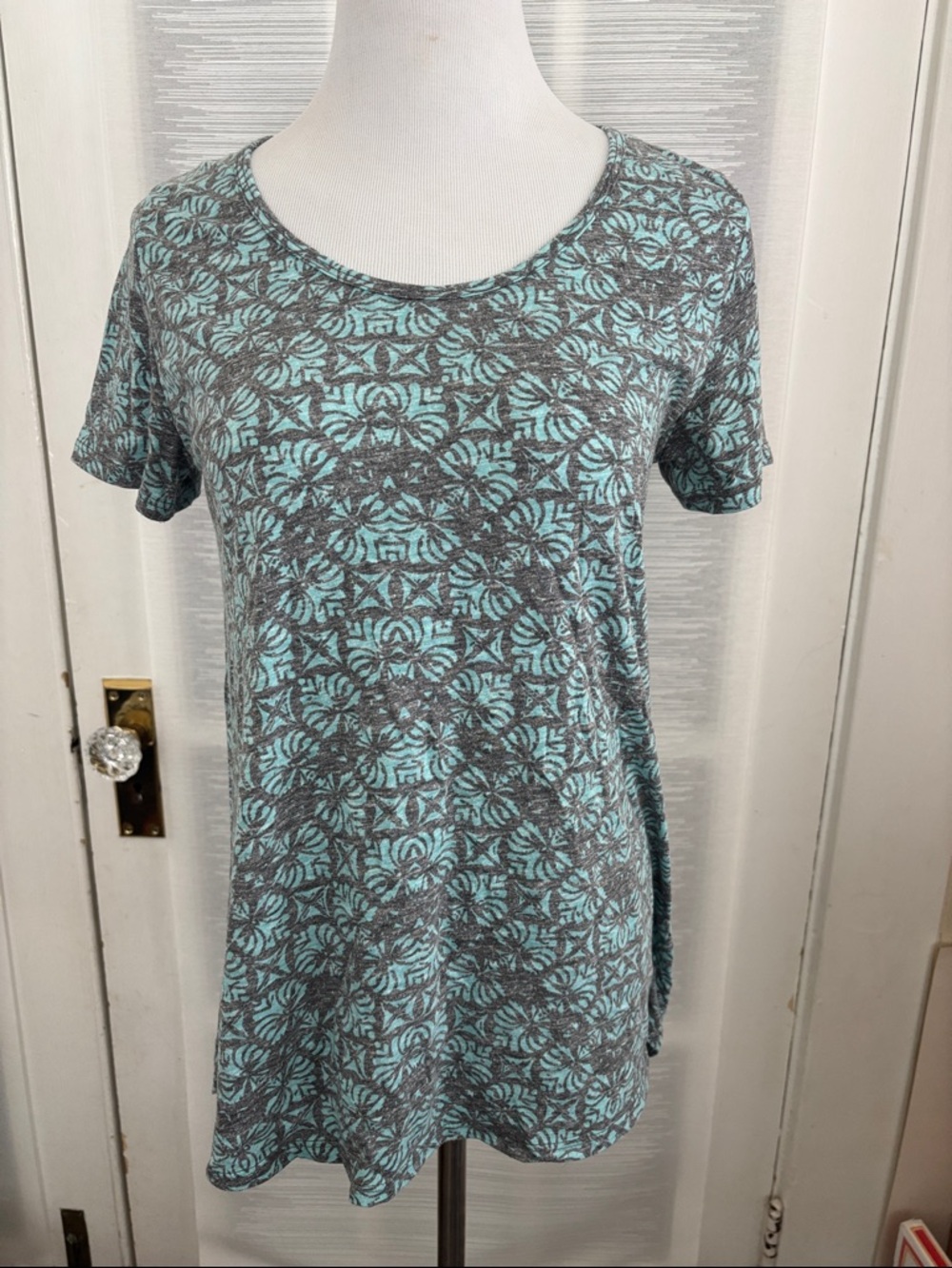 LulaRoe Classic Tee in Gray and Aqua